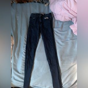 These are Kankan skinny jeans from Puerto Rico. They’re dark blue - size 0/23